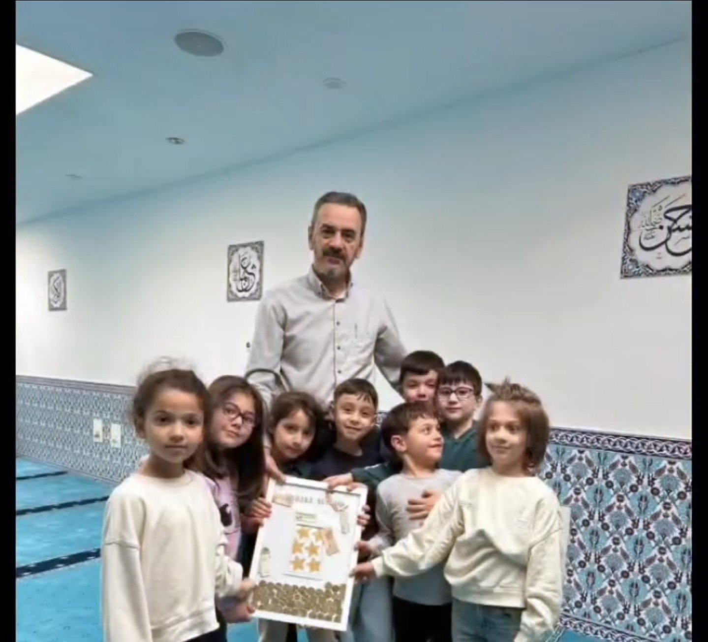 Avrupa Türk Islam Kültür Dernekleri Birligi Haci Bayram Camii Yuva Grubu çocukları tekne orucu iftarı yaptılar.